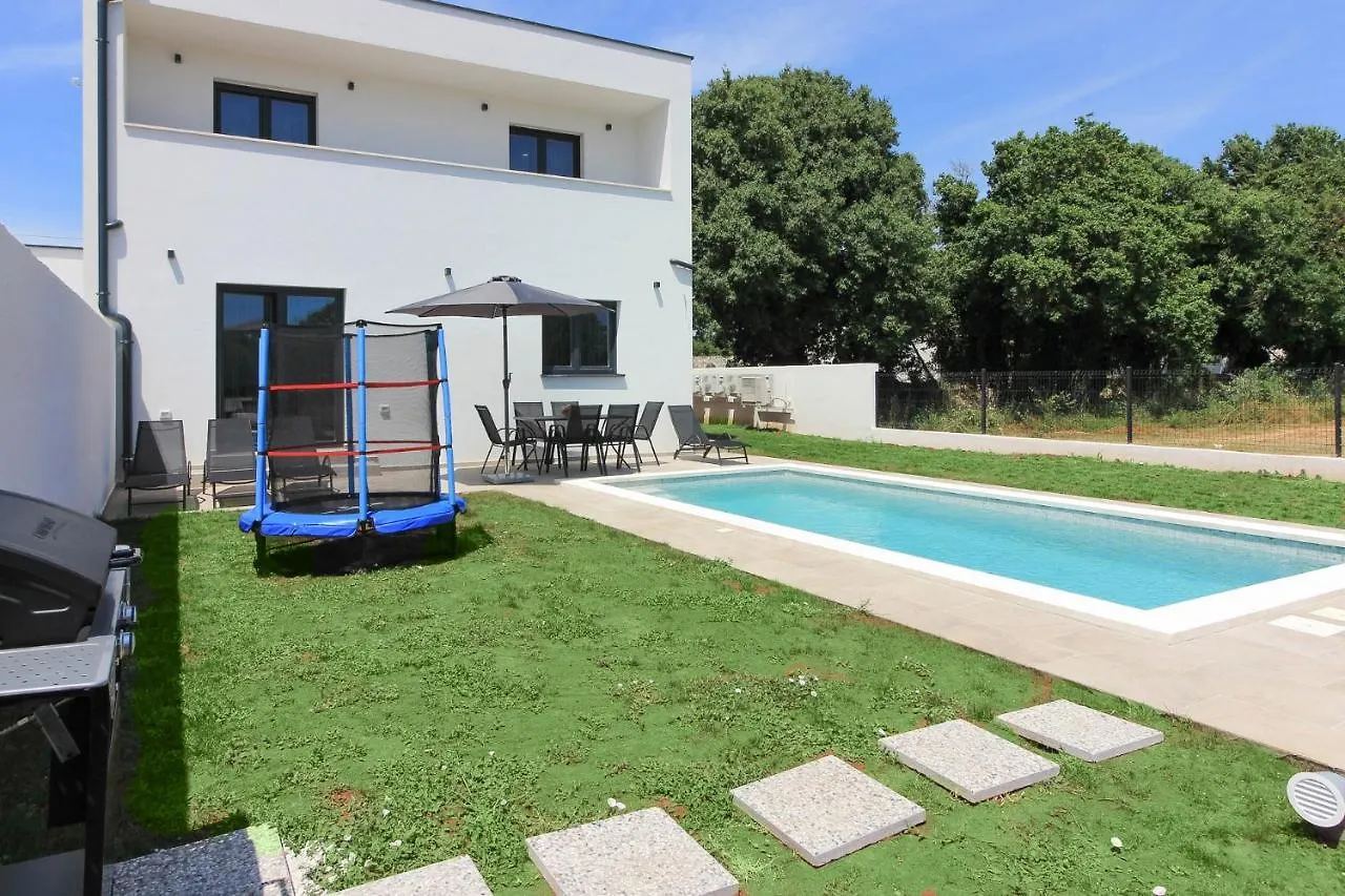 Villa Relax II With Private Pool Near The Town And The Beach By Wiibuk Sisan