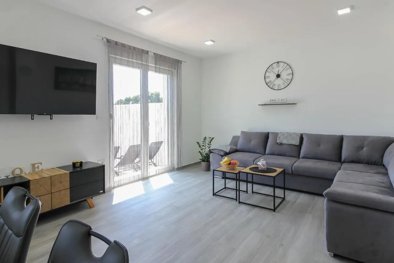 Villa Relax II With Private Pool Near The Town And The Beach By Wiibuk Sisan