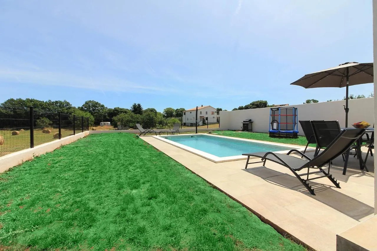 Villa Relax II With Private Pool Near The Town And The Beach By Wiibuk Sisan