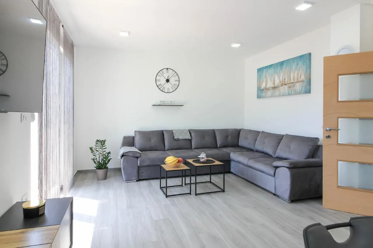 Villa Relax II With Private Pool Near The Town And The Beach By Wiibuk Sisan Croatia