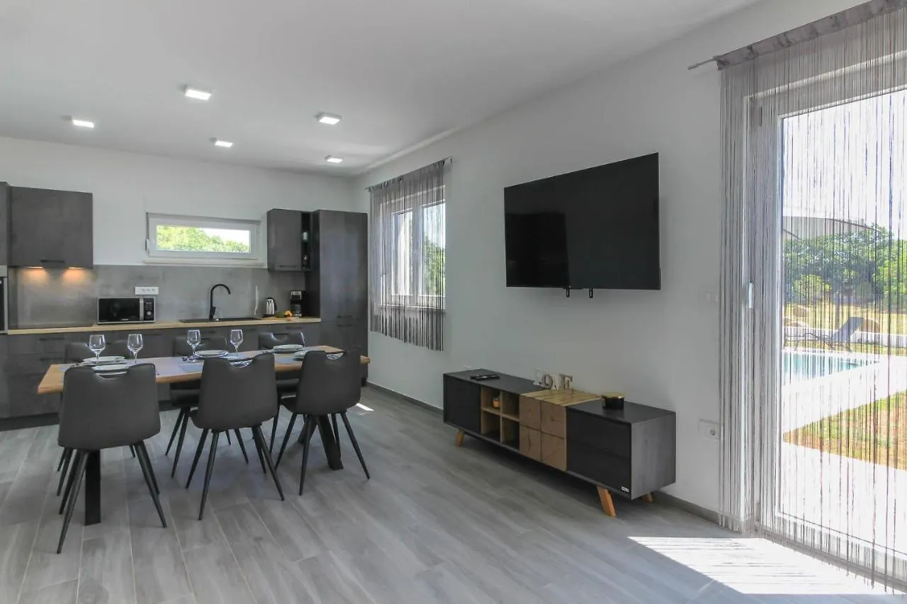 Villa Relax II With Private Pool Near The Town And The Beach By Wiibuk Sisan